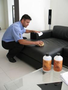 Divani in pelle - Pulizia 02